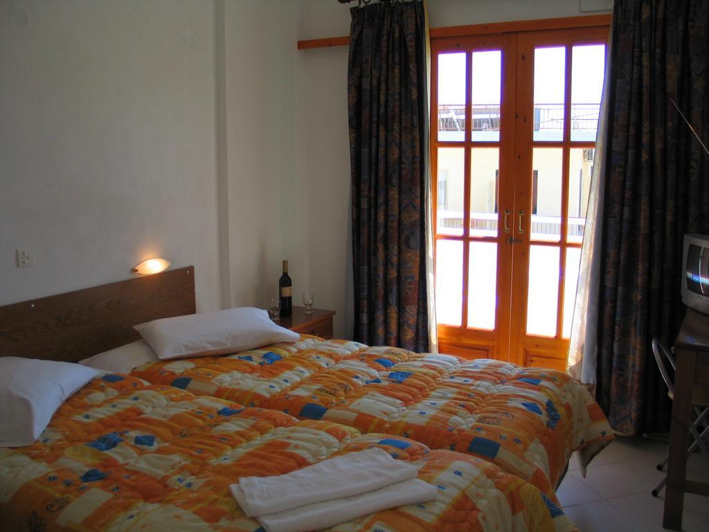 Agia Marina  George'S Apartment חדר תמונה