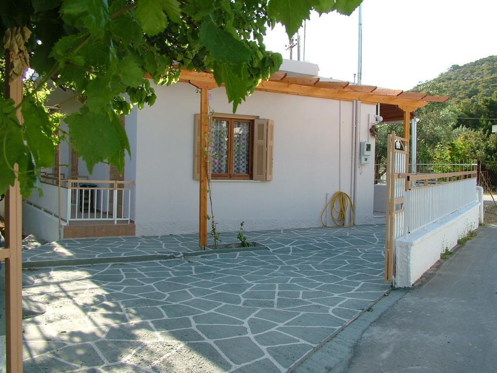 Agia Marina  George'S Apartment חדר תמונה