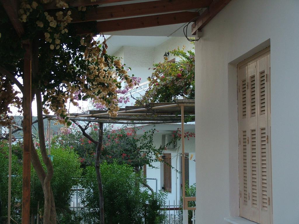 Agia Marina  George'S Apartment חדר תמונה