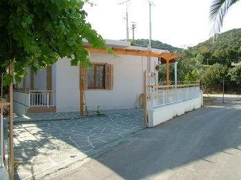 Agia Marina  George'S Apartment מראה חיצוני תמונה