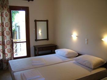 Agia Marina  George'S Apartment מראה חיצוני תמונה